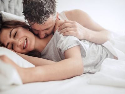 στύση και ζευγάρι κάνει σέξ